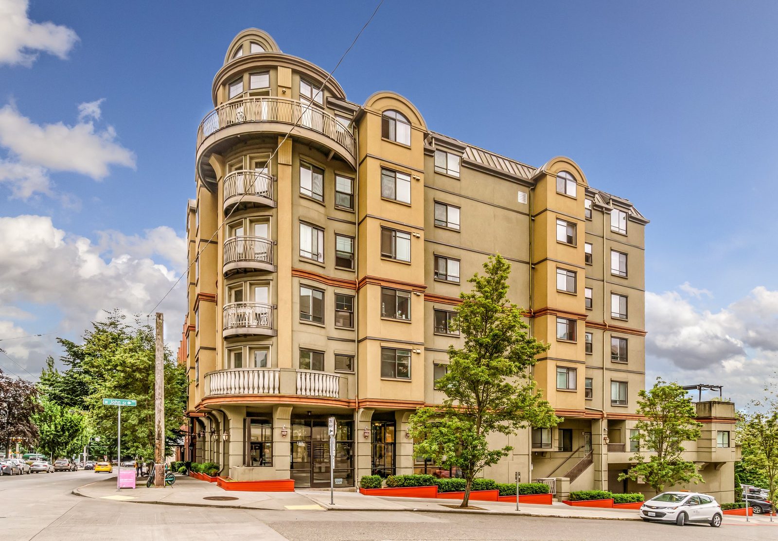 Multi-story Seattle condominium building managed by Quorum